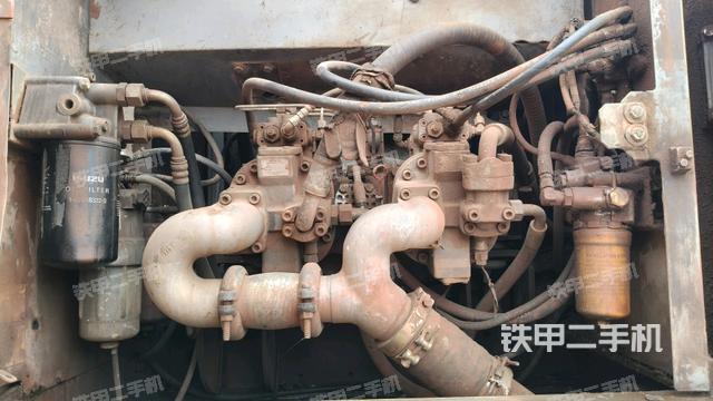 液壓泵艙室正面整體(整機外觀) 液壓泵艙室正面整體(整機外觀)