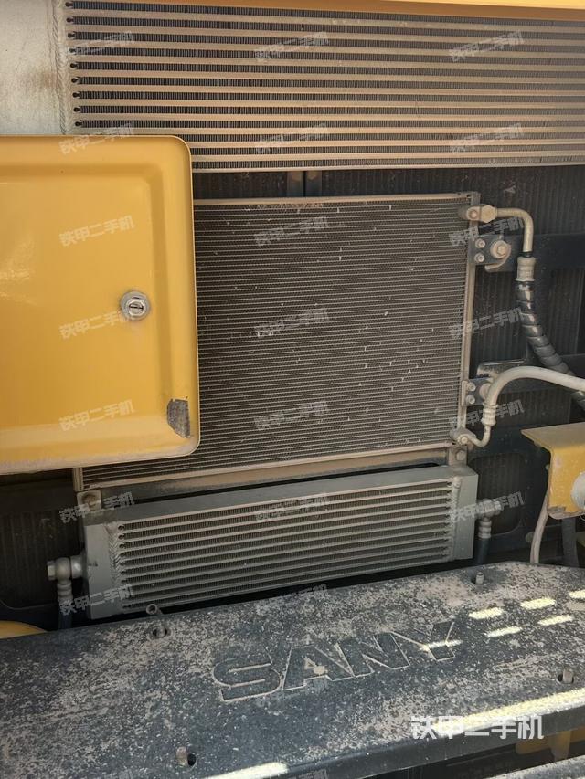 散热器正面(大件舱室) 散热器正面(大件舱室)