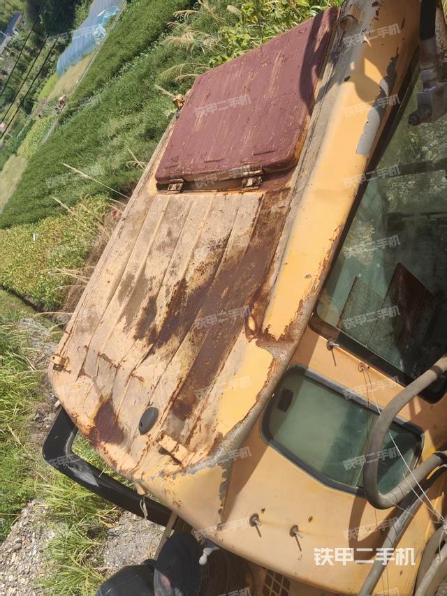 驾驶室顶部（整机外观）