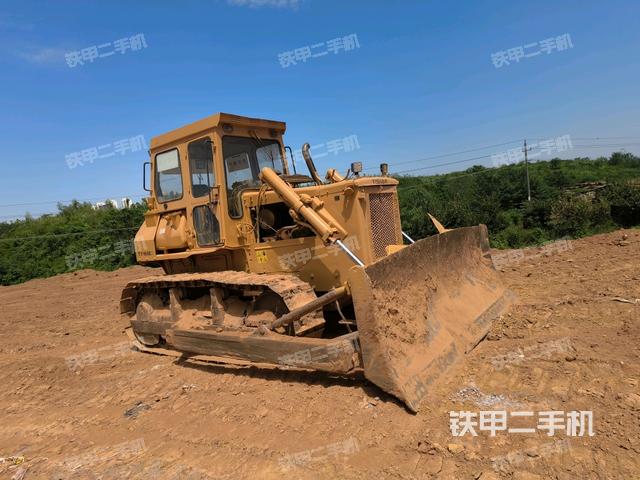 右前45°(推土机整车外观) 右前45°(推土机整车外观)