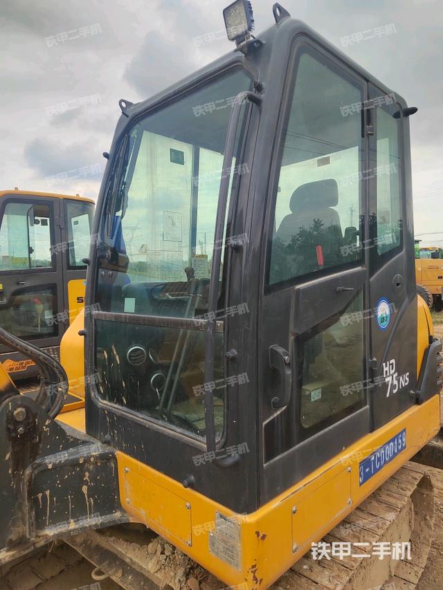 驾驶室整体(整机外观) 驾驶室整体(整机外观)