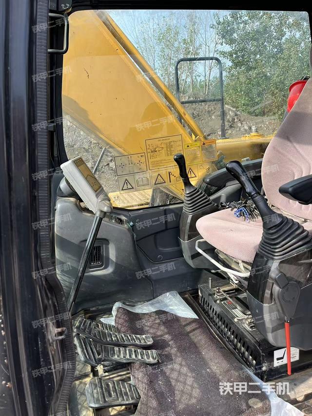 驾驶室整体(整机外观) 驾驶室整体(整机外观)