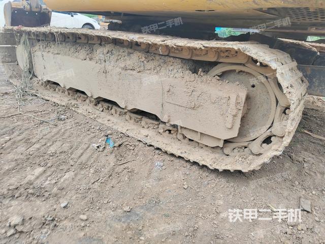 单侧履带整体(整机外观) 单侧履带整体(整机外观)