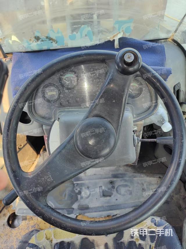 駕駛室操作臺(tái)(整機(jī)外觀及大件) 駕駛室操作臺(tái)(整機(jī)外觀及大件)