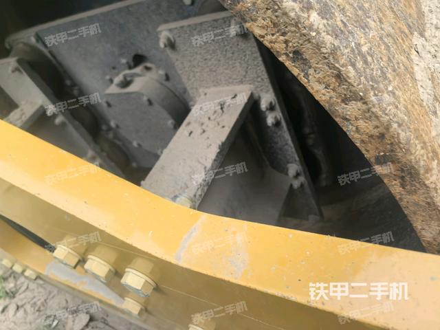 正后侧(压路机前后车架) 正后侧(压路机前后车架)