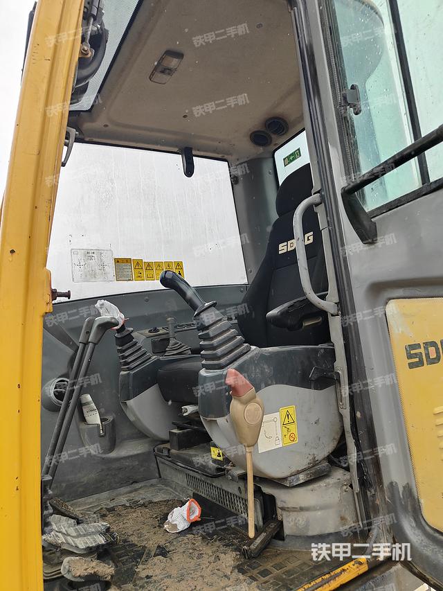 駕駛室整體（整機外觀）