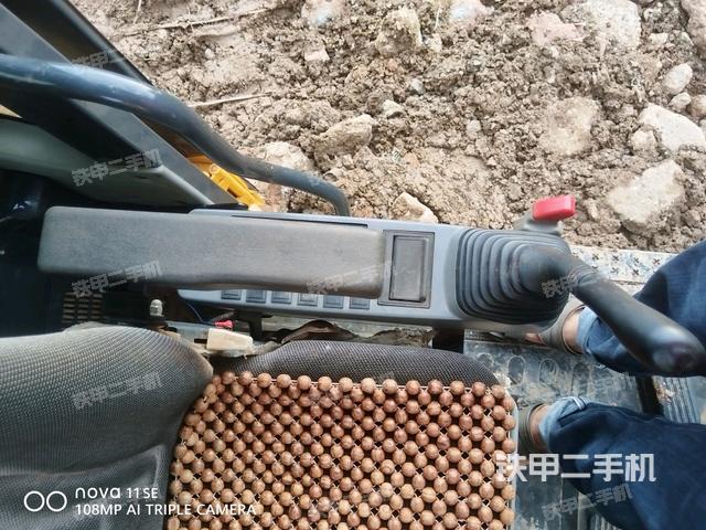 座椅左側(cè)控制臺(tái)/音響/含左手柄（駕駛室部分）