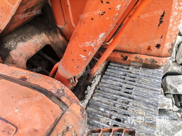 铲斗右后整体(工作和回转装置) 铲斗右后整体(工作和回转装置)