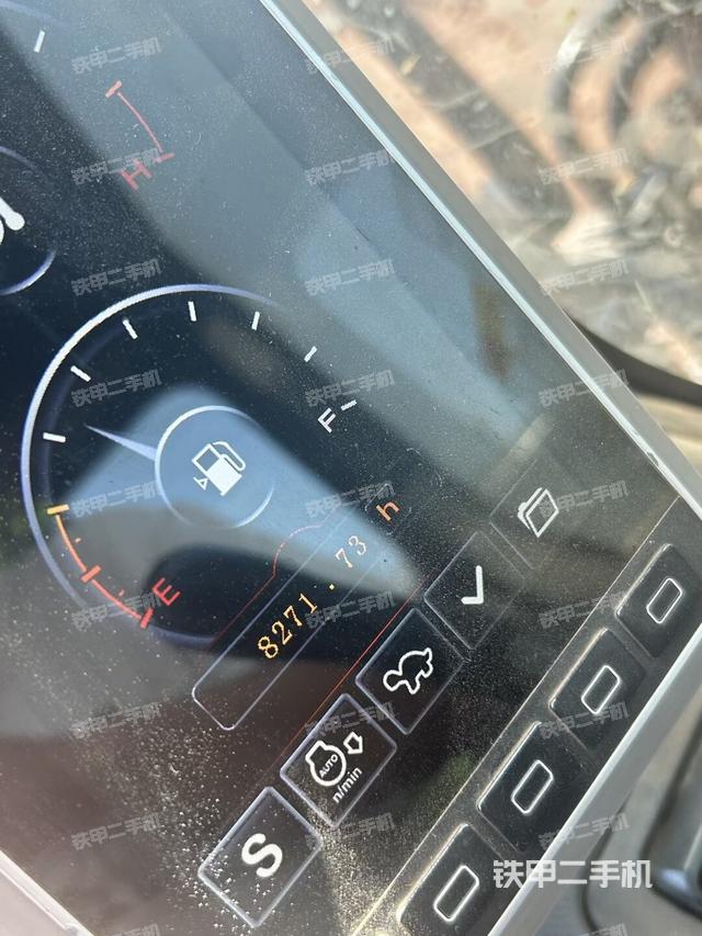 显示屏 (驾驶室部分) 显示屏 (驾驶室部分)