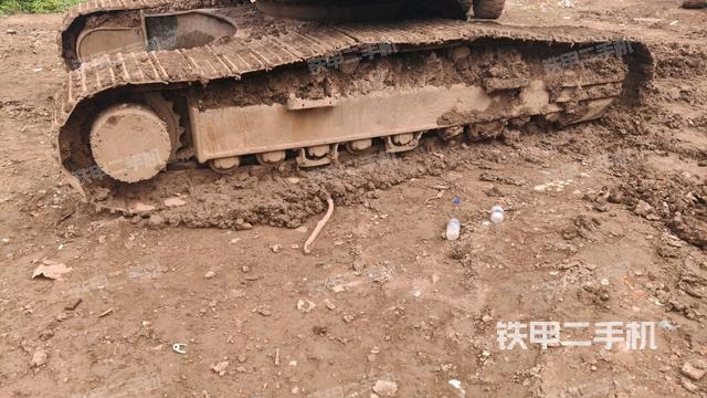 单侧履带整体(整机外观) 单侧履带整体(整机外观)
