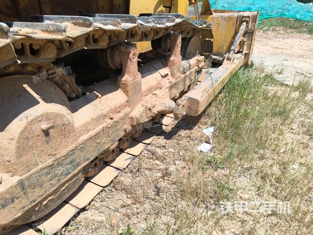 左引導(dǎo)輪（推土機(jī)底盤及工作裝置）