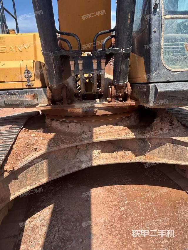 大臂根部?斜視（工作和回轉(zhuǎn)裝置）