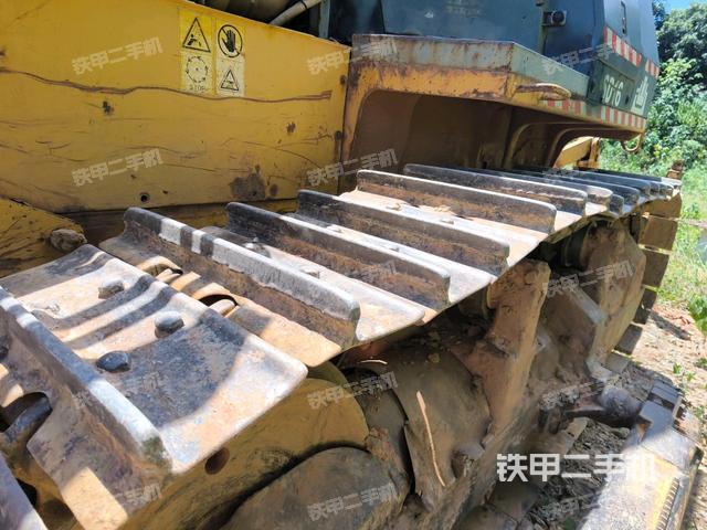 左側(cè)履帶全景（推土機(jī)底盤及工作裝置）