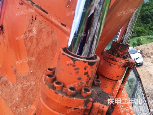 小臂整体右前(工作和回转装置) 小臂整体右前(工作和回转装置)