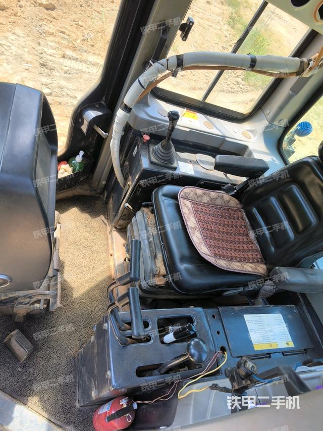 玻璃角標(biāo)（推土機(jī)駕駛室）