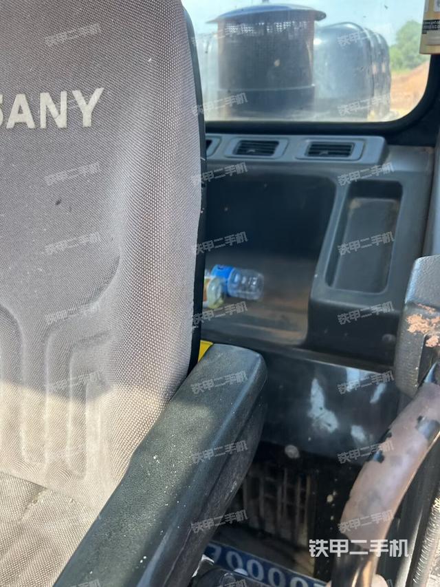 后窗玻璃角標(biāo)（駕駛室部分）