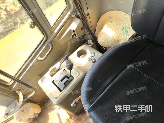 驾驶室侧向上照全景(压路机驾驶室) 驾驶室侧向上照全景(压路机驾驶室)