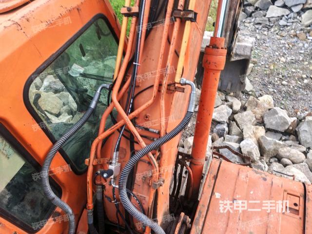 转盘和下车架正前(工作和回转装置) 转盘和下车架正前(工作和回转装置)