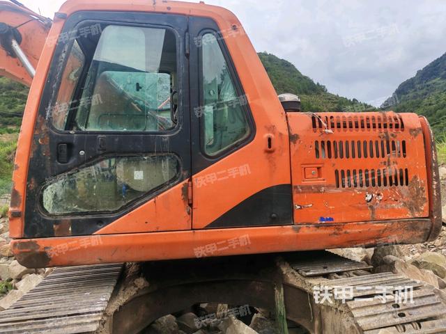 显示屏 (驾驶室部分) 显示屏 (驾驶室部分)