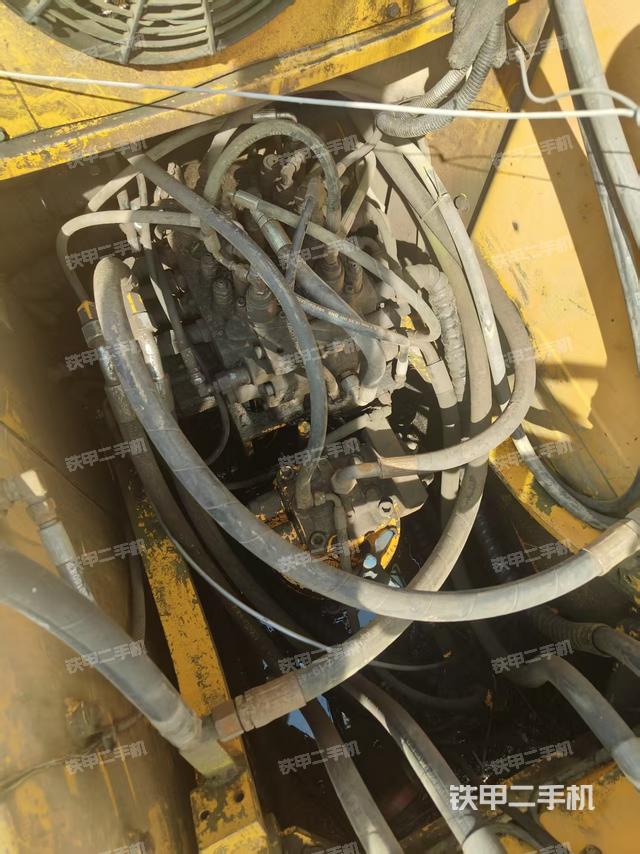 回转马达和主控阀（整机外观）