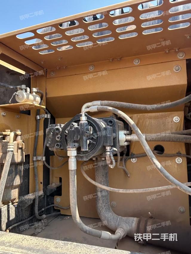 液壓泵斜45?左（大件艙室）