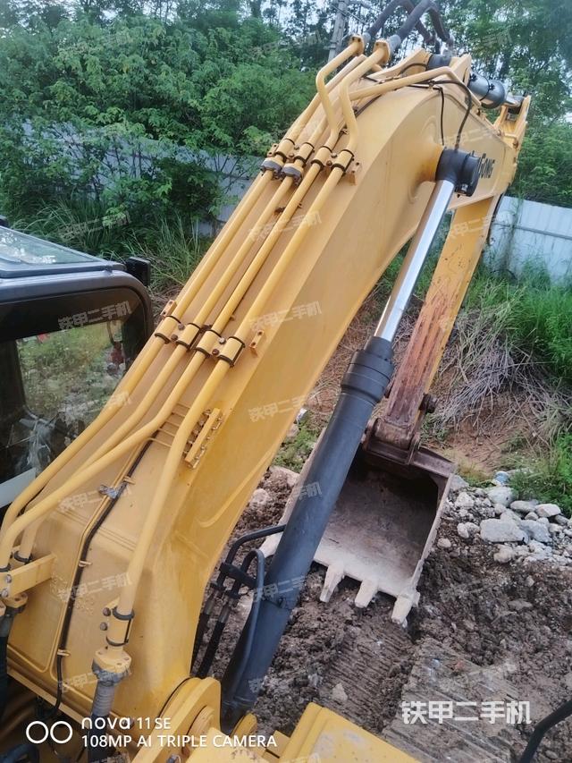 大臂背部俯視（工作和回轉(zhuǎn)裝置）