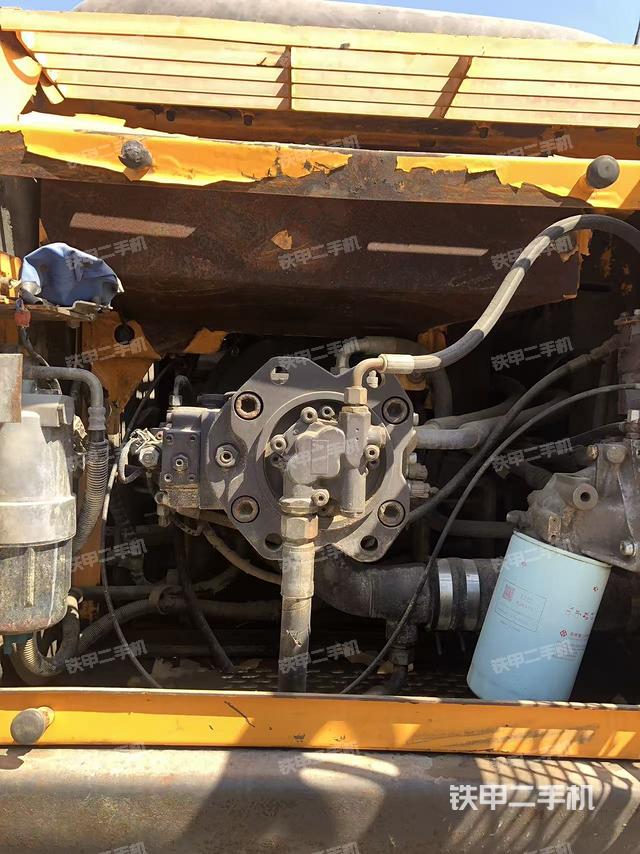 液壓泵艙室正面整體(整機(jī)外觀) 液壓泵艙室正面整體(整機(jī)外觀)