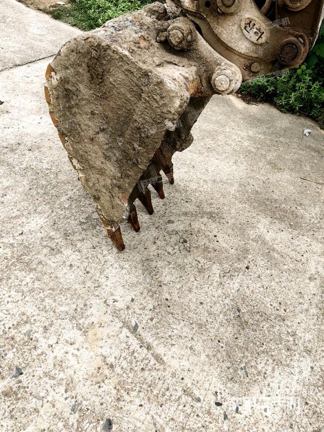 铲斗45度(工作和回转装置) 铲斗45度(工作和回转装置)