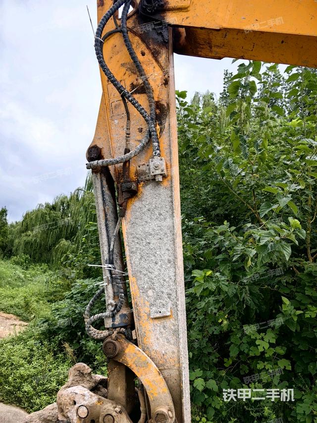 小臂整体左后(工作和回转装置) 小臂整体左后(工作和回转装置)