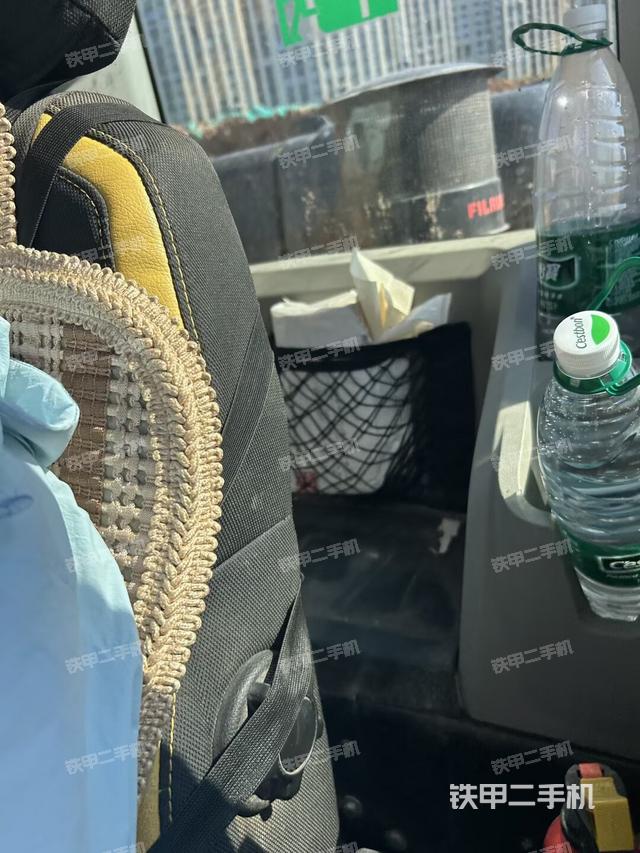 座椅左側(cè)控制臺/音響/含左手柄（駕駛室部分）