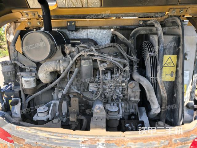 回转马达和主控阀（整机外观）