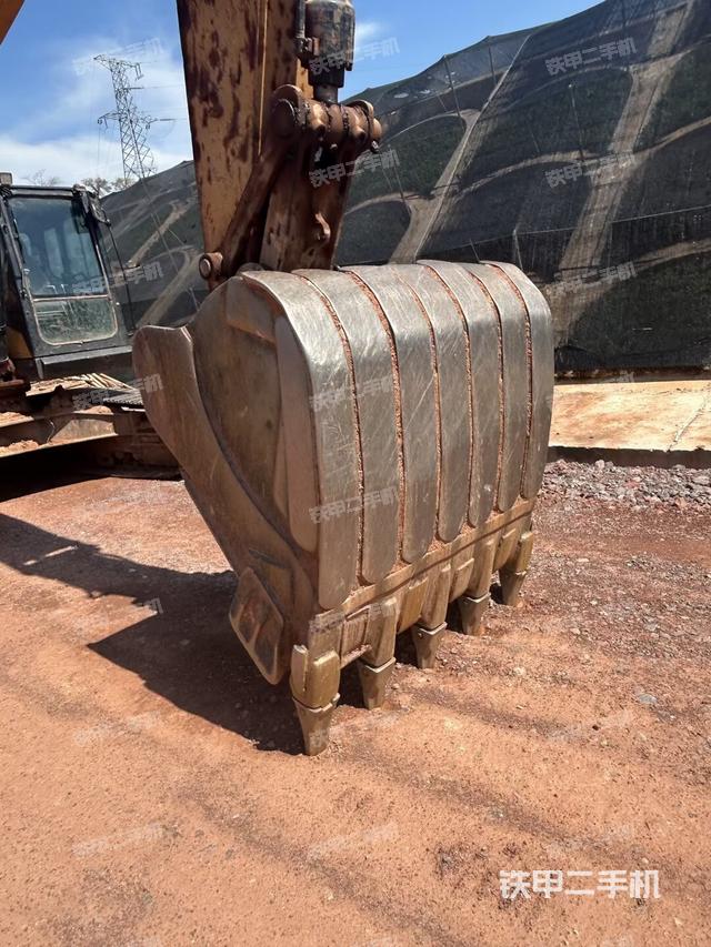 右驅(qū)動(dòng)輪（行走機(jī)構(gòu)）