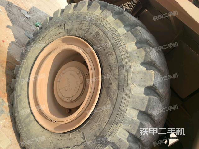 后輪左側(cè)全景（壓路機(jī)前后車架）