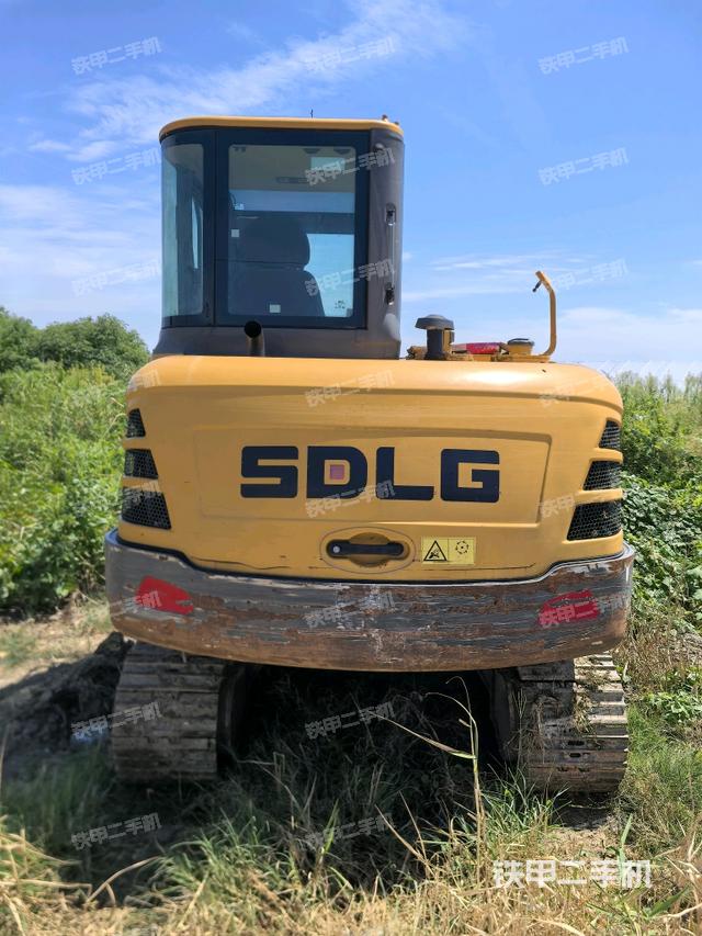 驾驶室顶部（整机外观）