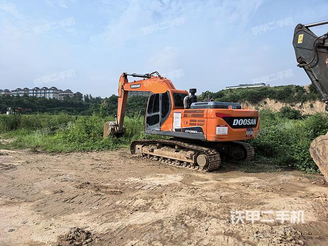斗山DX220LC-9C挖掘机