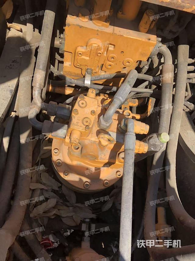 回轉(zhuǎn)馬達(dá)和主控閥(整機(jī)外觀) 回轉(zhuǎn)馬達(dá)和主控閥(整機(jī)外觀)