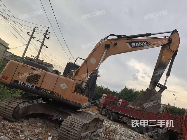 三一重工SY215C挖掘机
