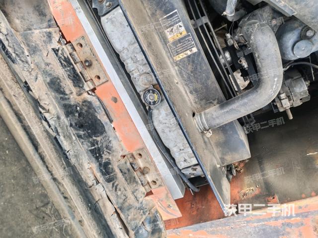 发动机室(上车部件) 发动机室(上车部件)