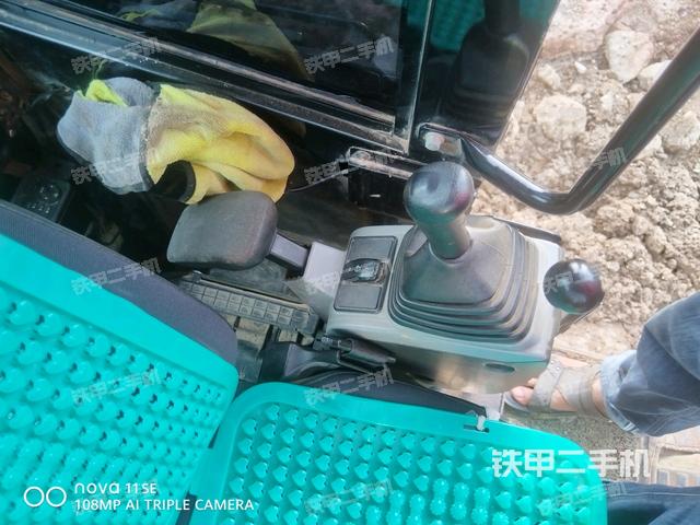 座椅右侧控制台/钥匙门/油门/含右手柄（驾驶室部分）