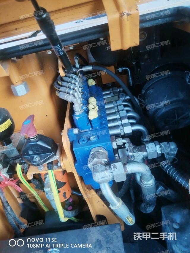 回转马达和主控阀（整机外观）