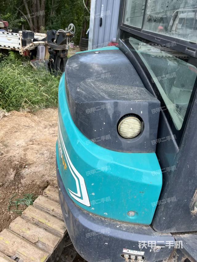 回轉馬達和主控閥（整機外觀）