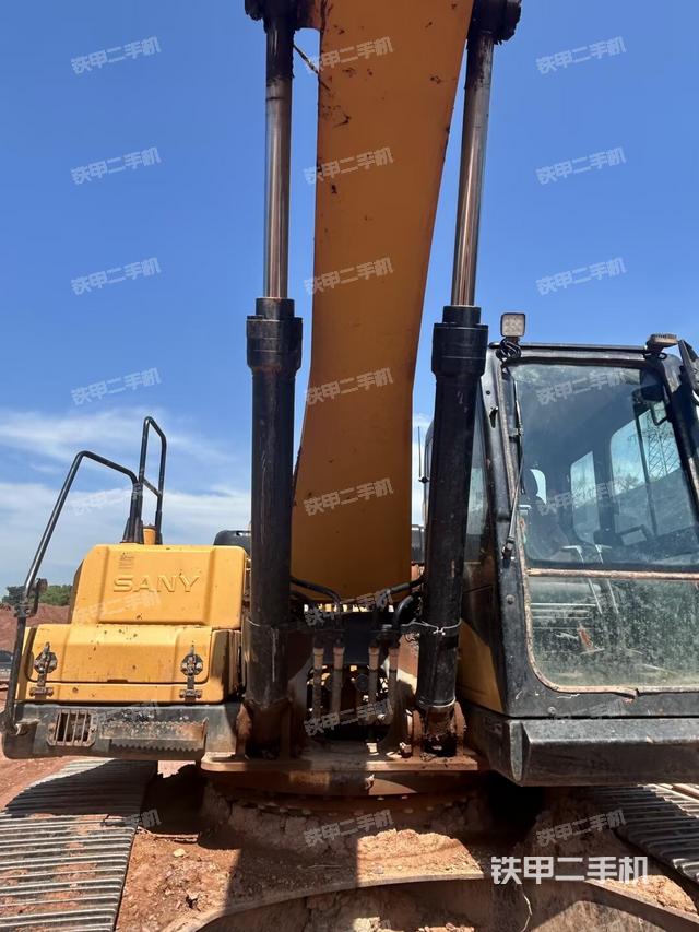 大臂油缸整體?豎拍（工作和回轉(zhuǎn)裝置）