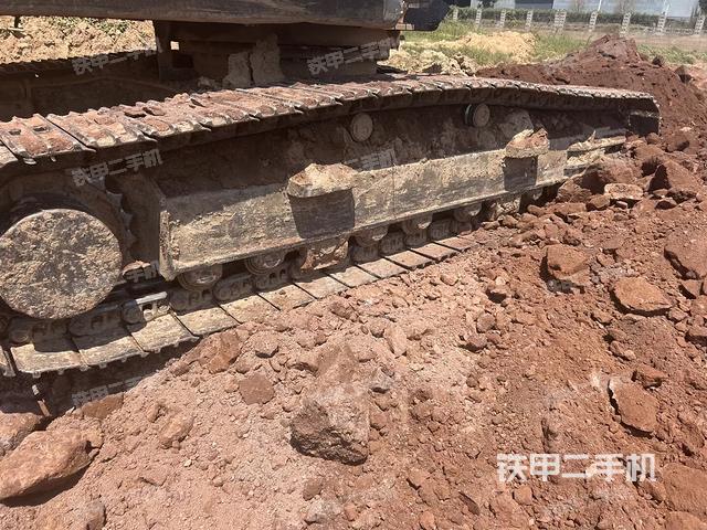 右侧履带整体(行走机构) 右侧履带整体(行走机构)