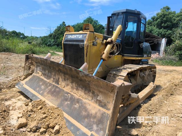 山推SD16標(biāo)準(zhǔn)型推土機(jī)