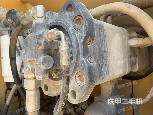 液压泵舱室正面整体(整机外观) 液压泵舱室正面整体(整机外观)