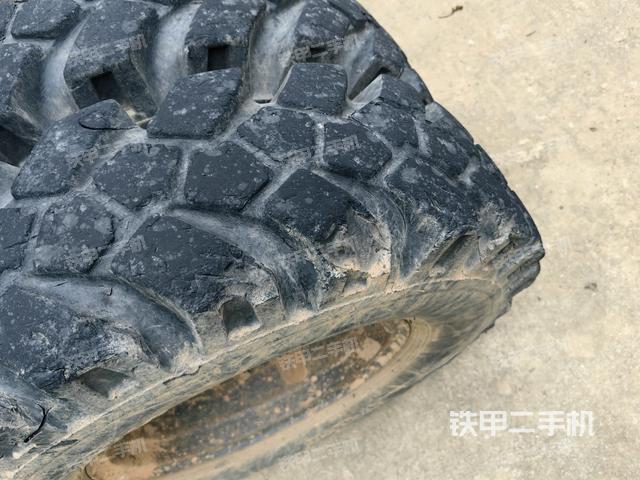 左驱动轮(行走机构) 左驱动轮(行走机构)