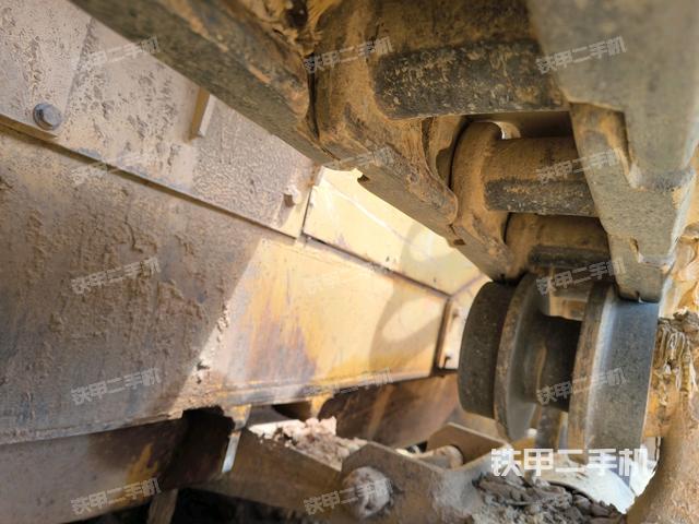 右引導(dǎo)輪（推土機(jī)底盤(pán)及工作裝置）