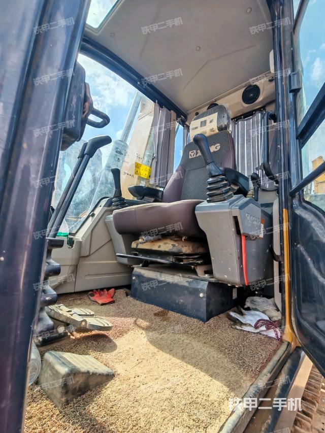 駕駛室整體（整機(jī)外觀）