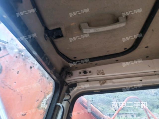 驾驶室左后45度(驾驶室部分) 驾驶室左后45度(驾驶室部分)