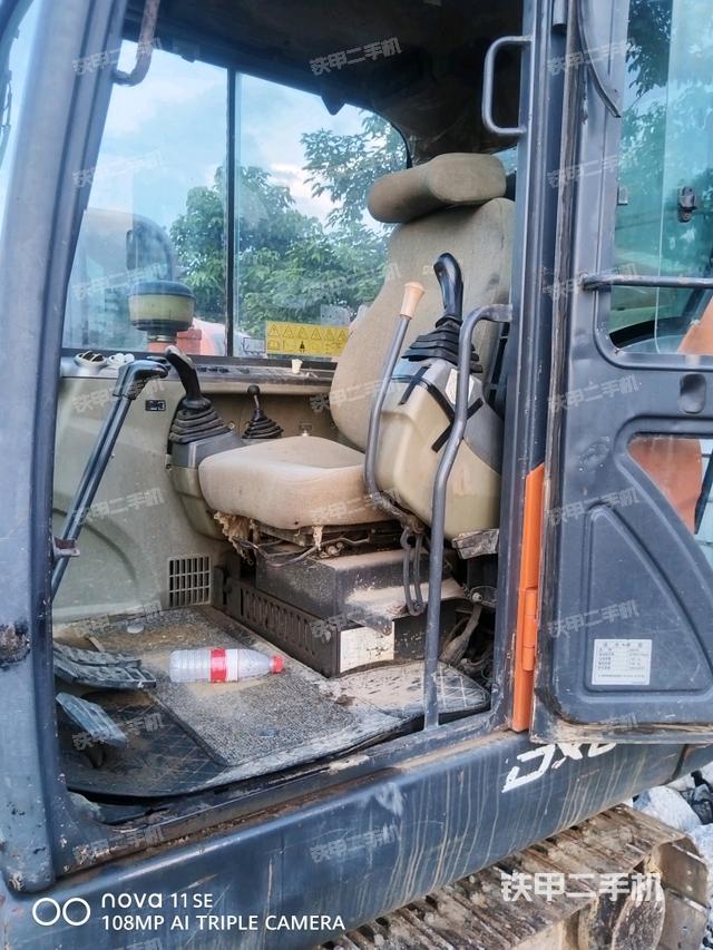 驾驶室整体（整机外观）